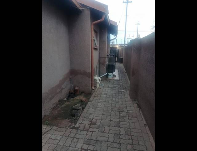 2 BEDROOM HOUSE FOR SALE IN ZONKIZIZWE